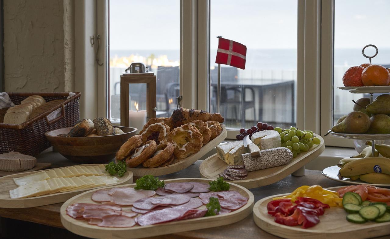 Hotel Klippen Gudhjem Bagian luar foto